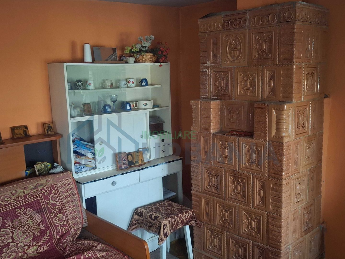 Casă de vânzare în satul Perieni, comuna Probota, cu grădină - Poză 5