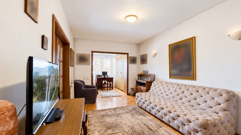Vilă cu 8 camere de vânzare, piscina, livada, iesire la Balta Pasarea - Poză 9