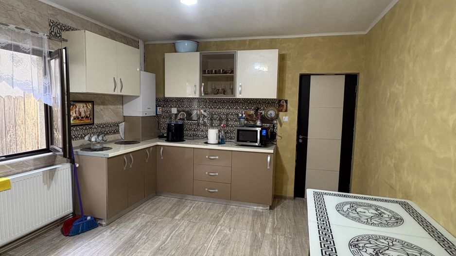 Casă cu 5 dormitoare + Garaj - Islaz - Comuna Brănești - Poză 6