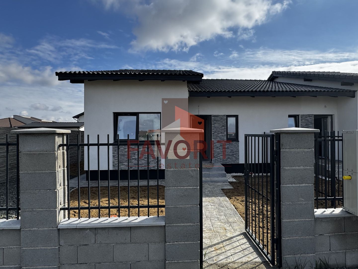 Duplex pe Parter | 2 bai | Teren generos | Toate utilitatile - Poză 1