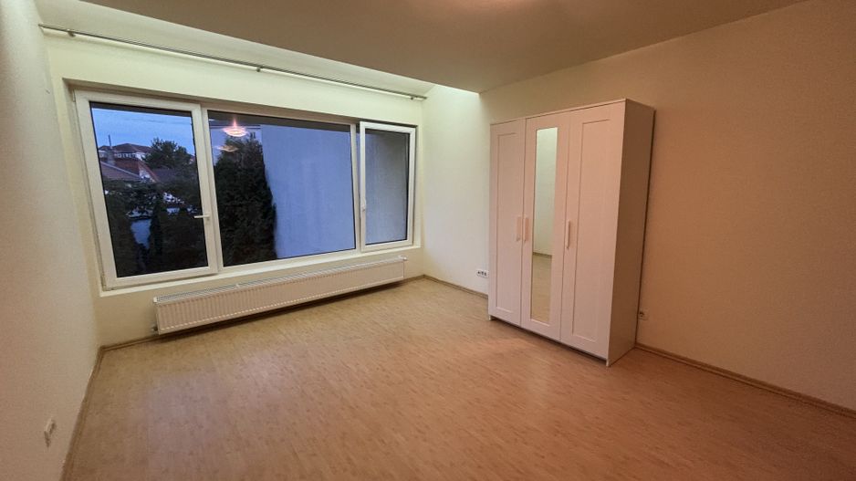 Vila spatioasa ideala pentru diferite activitati sau ptr.locuit -NEMOBILATA - Poză 23