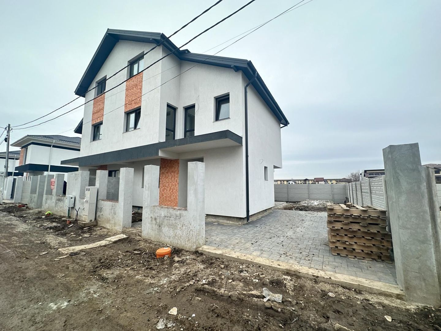 CASA DUPLEX BRAGADIRU, INCALZIRE PARDOSEALA, TEREN 200 MP, COMISION 0% - Poză 1