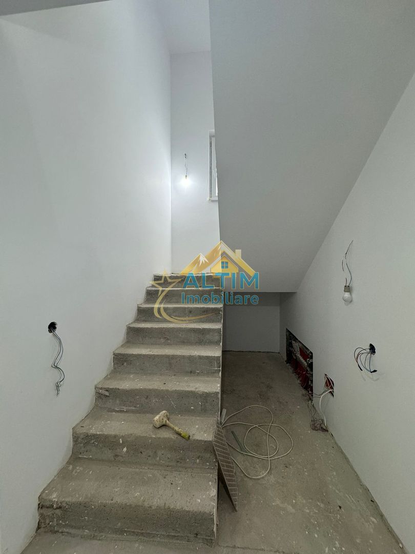 De vânzare - Casă cu 4 camere în cartier Izvor - Poză 12