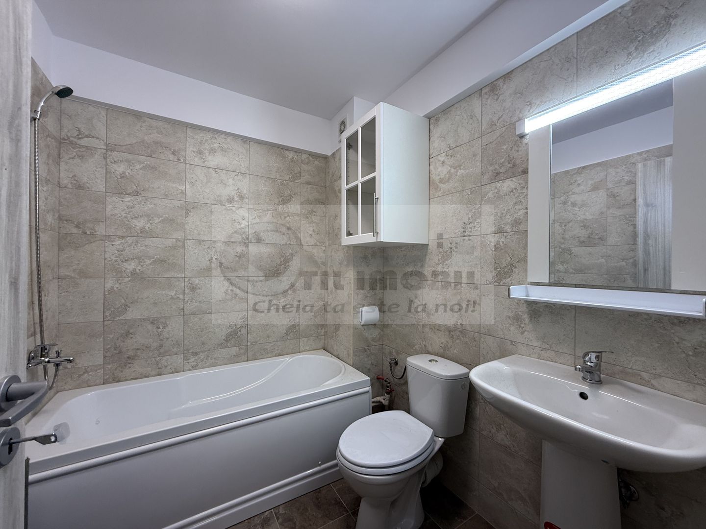 2 CAM DECOMANDAT BUCIUM LIDL LOC PARCARE PRIMA INCHIRIERE - Poză 4