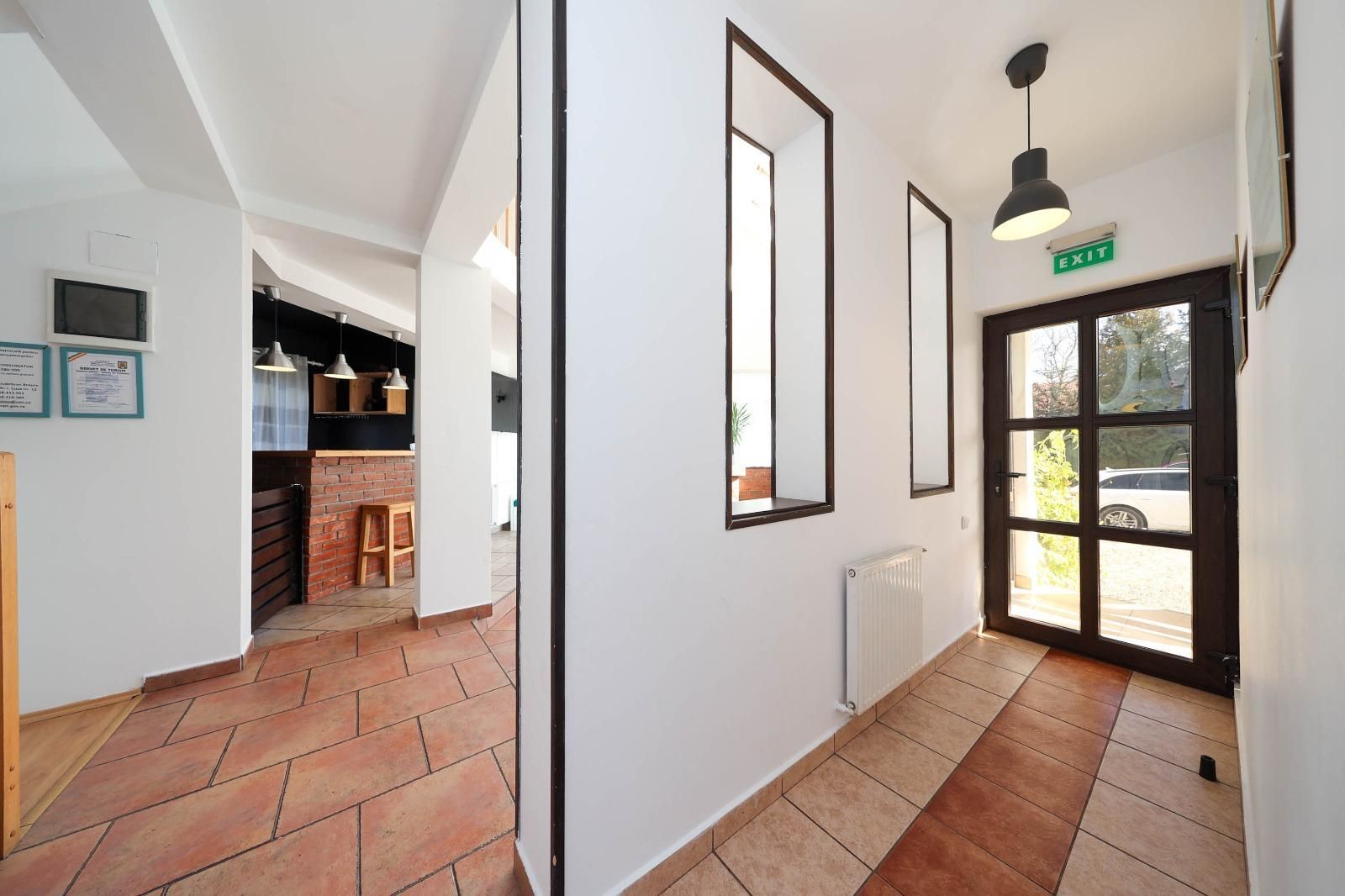 Vilă spațioasă de vânzare în Predeluț, Bran | 2000mp - Poză 14