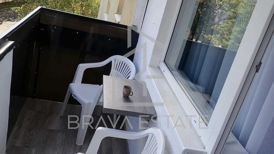 Apartament de inchiriat, 3 camere, decomandat, 2 bai, zona UMF - Poză 2