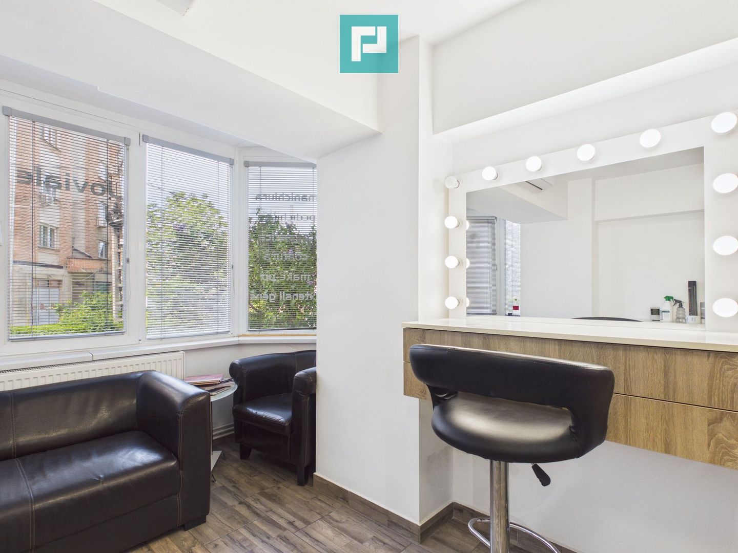 Spațiu Make-Up în salon - Poză 2