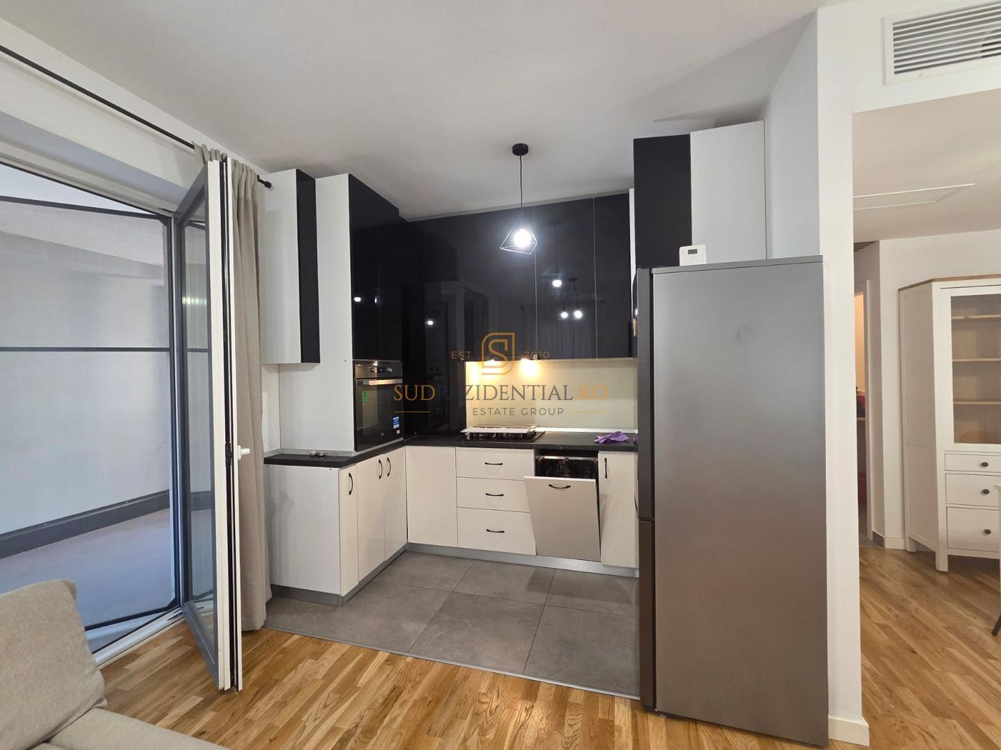 Apartament cochet cu terasa generoasa, 2 camere, in zona Parcul Carol - Poză 4
