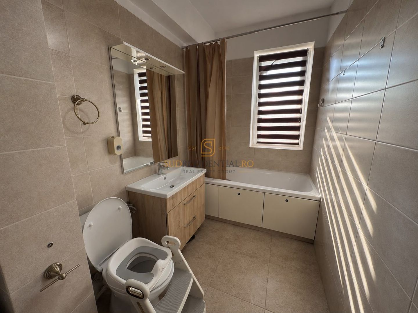 Apartament 2 camere de vanzare, decomandat, acces facil la metrou - Poză 8