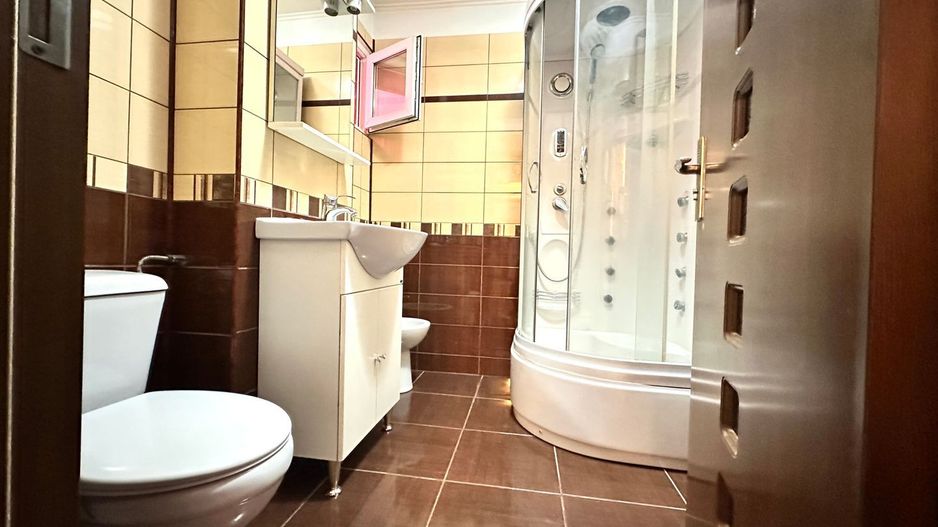 Apartament 3 camere zona Tractoru cu loc de parcare si boxa - Poză 13