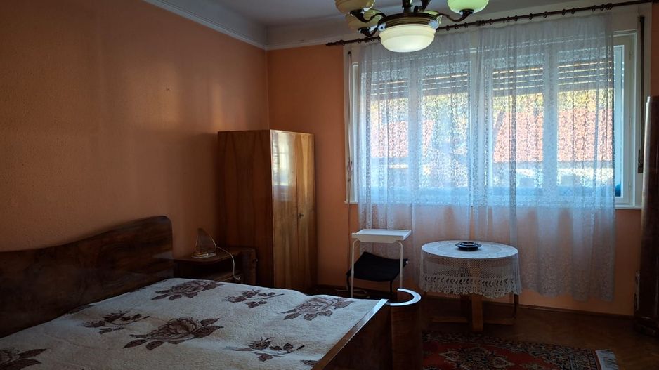 Apartament cu 3 camere si garaj in zona centrală - Poză 12