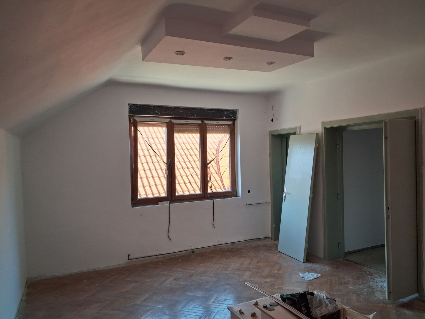 Casa RENOVATA partial 8 cam 6 ari 550mp garaj ANA IPATESCU. - Poză 19