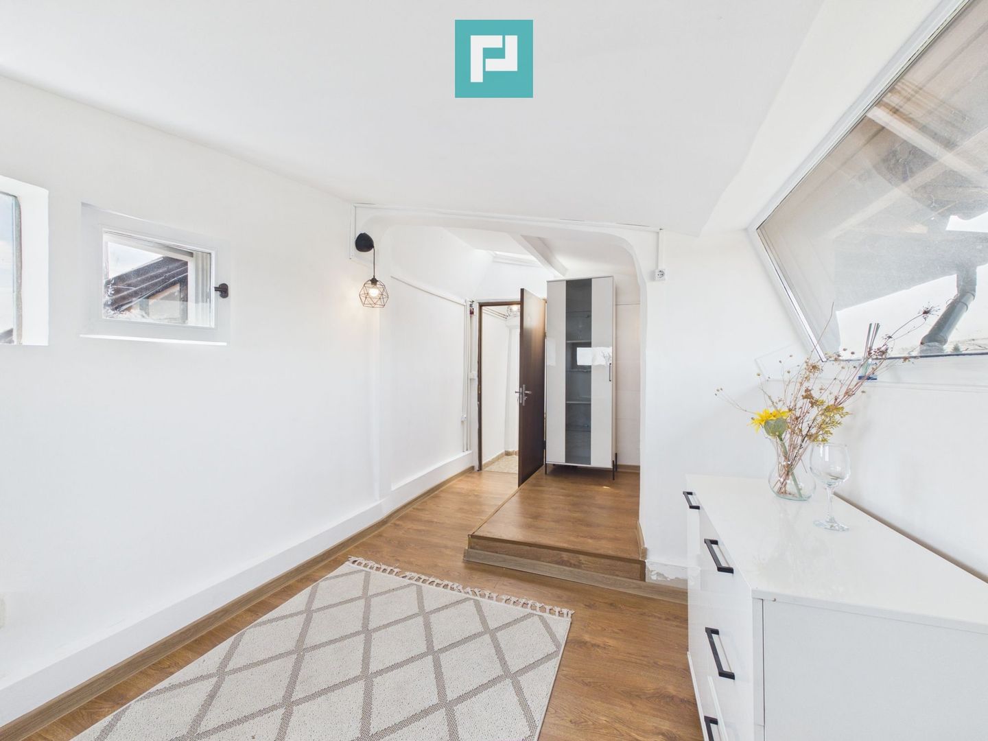 Apartament deosebit cu 4 camere | Zona Erou Iancu - Poză 4