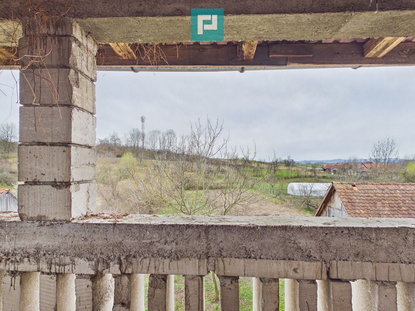 Casă la roșu în localitatea Almaș, Arad. - Poză 14