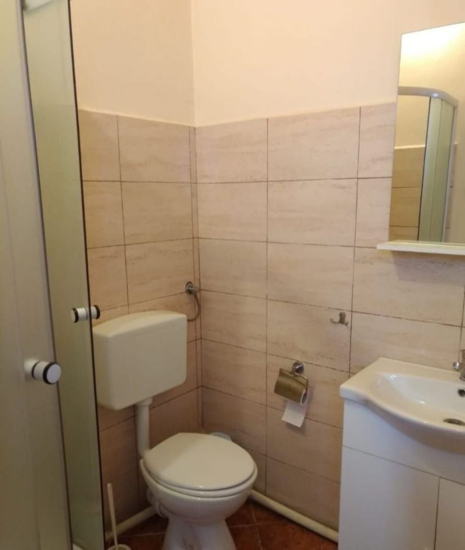 BRASADAS vinde garsoniera la etajul 1 in zona CENTRALA. - Poză 5