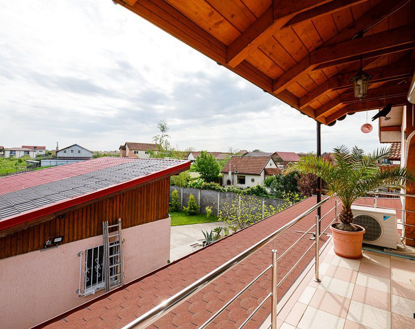 Casă pentru o familie numeroasă în Săcălaz - Poză 13