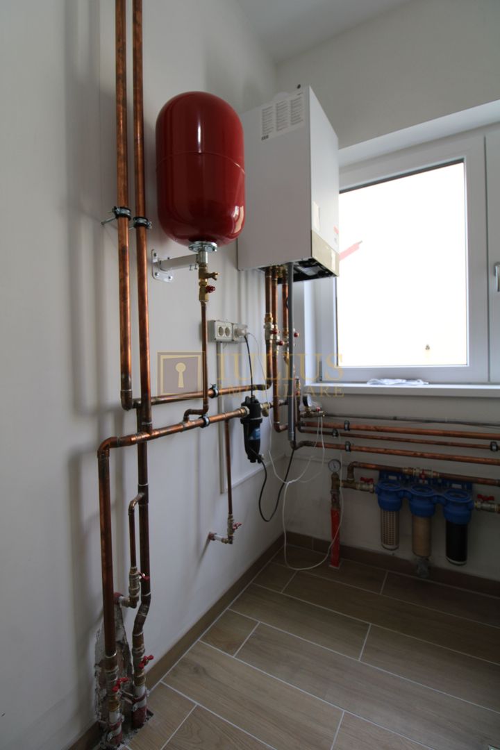 Casa zona Lunei, 5 camere + 3 bai, centrala proprie, rezidential sau birouri ! - Poză 20