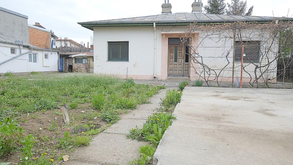 RAHOVA-Str. Muntii Carpati, cu pozitie de colt, casa si teren 580 mp. - Poză 3