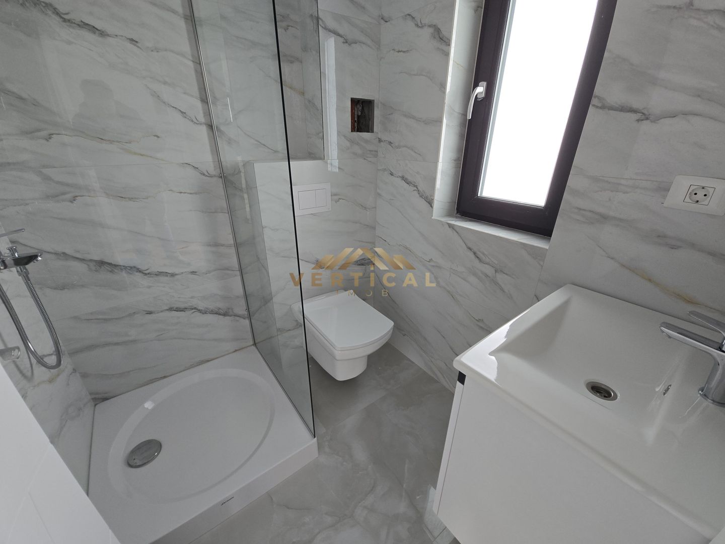 Vila cu teren superb in comuna Berceni! 4 Camere - Poză 4