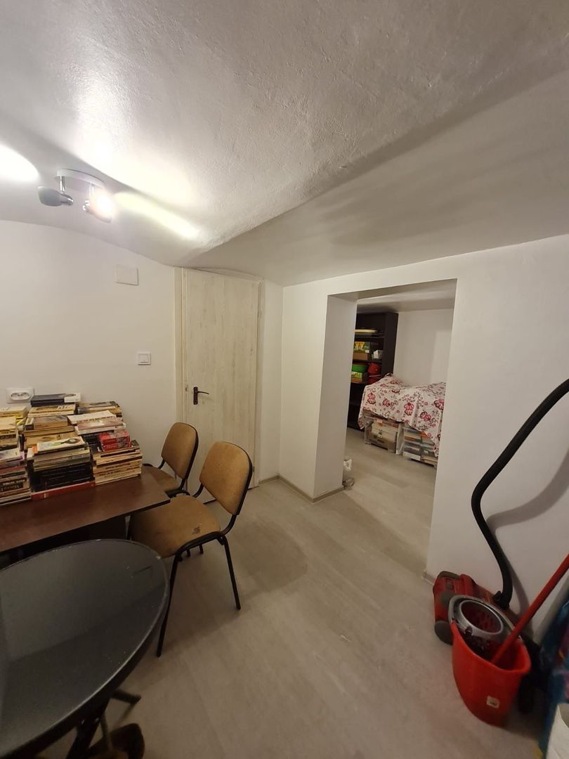 Apartament 2 camere,curte comuna/4 proprietari - Poză 6