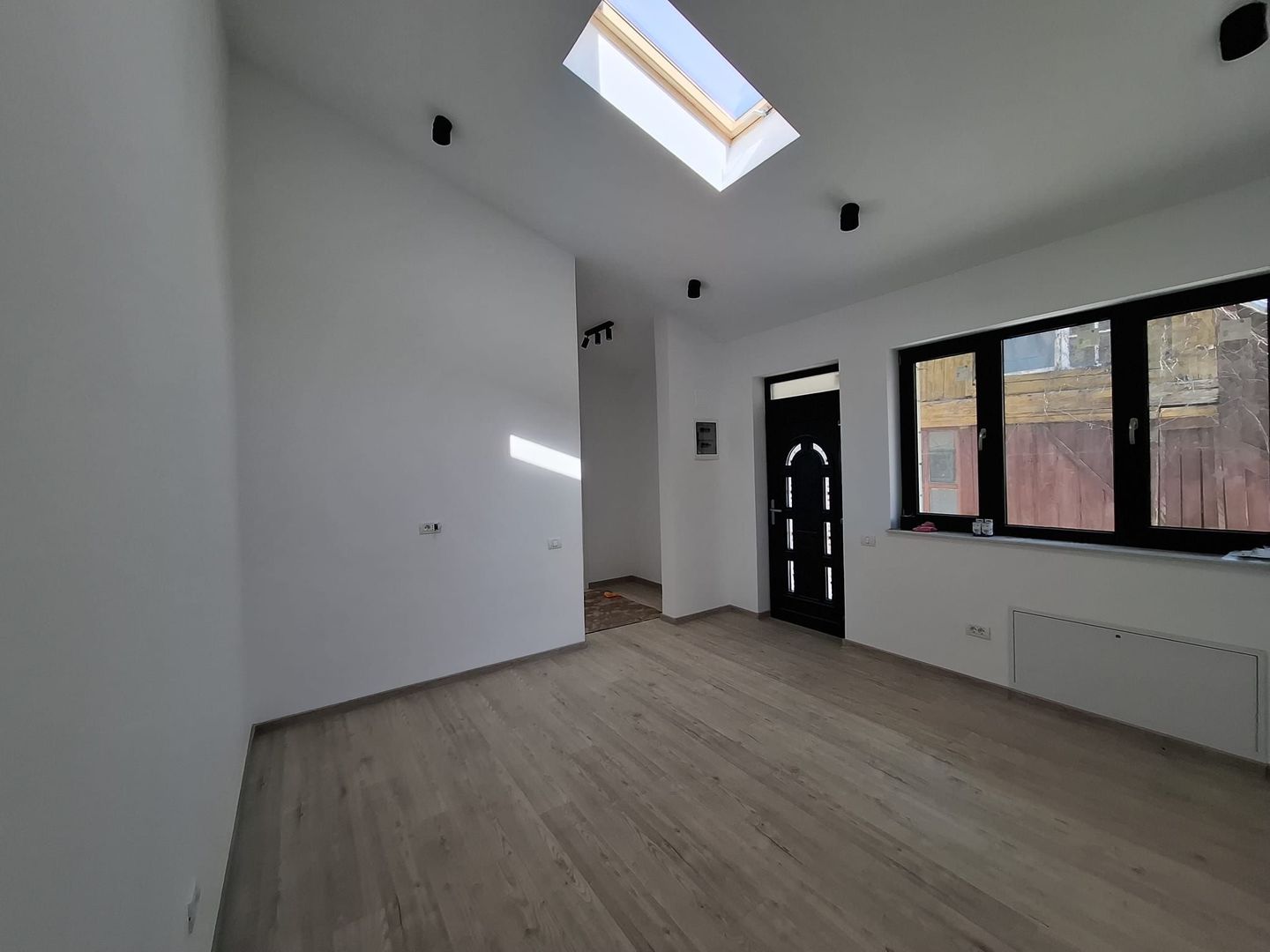 Apartament 2 camere in Vila , Centrala Proprie , Totul Nou L354 - Poză 6