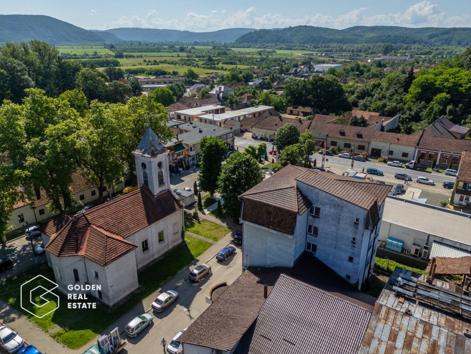 Cladire cu 24 camere, langa Castelul Regal Savarsin - Poză 26