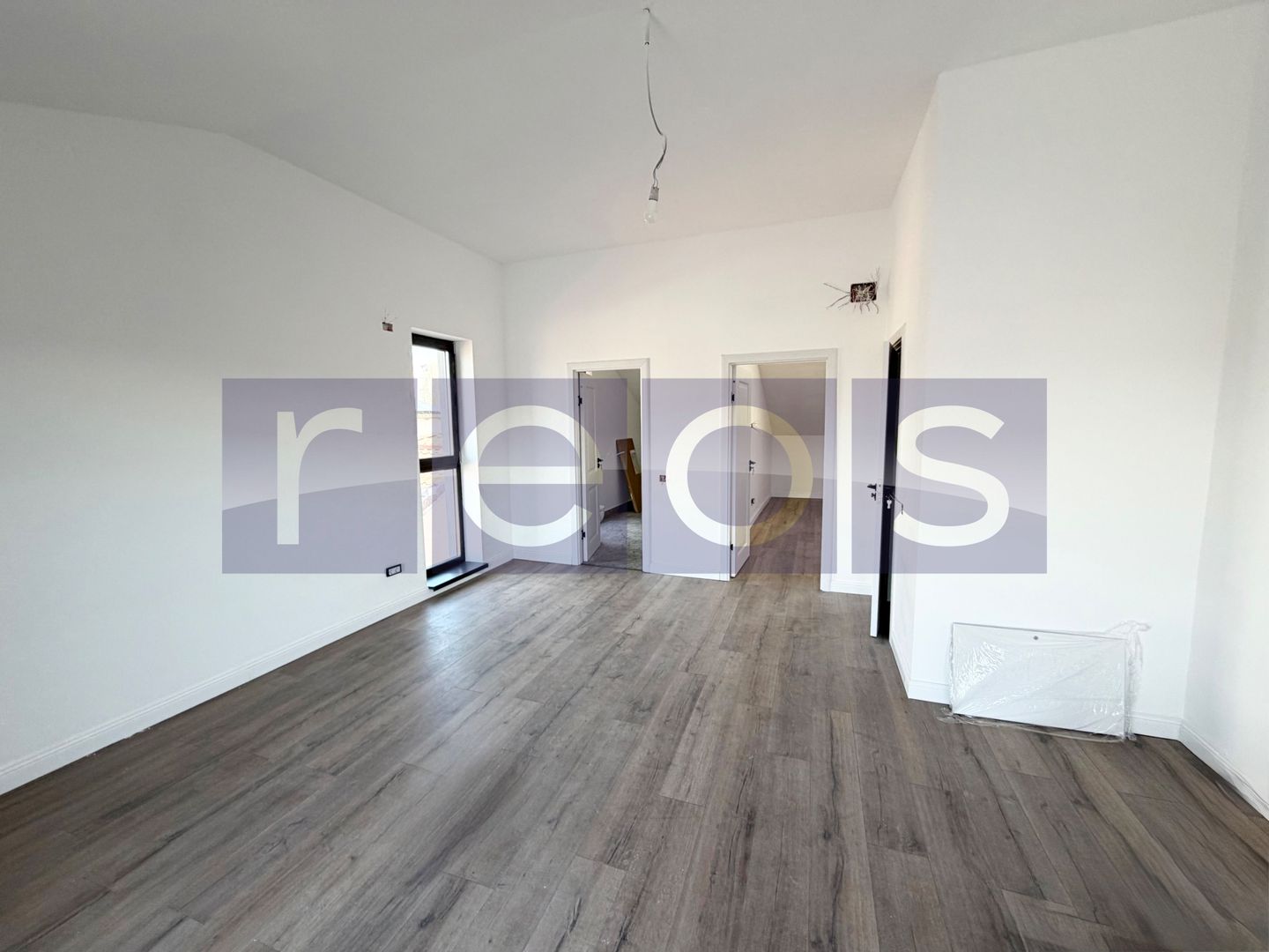 VILA INDIVIDUALA P+1+M | 284 MP UTILI | 5 DORMITOARE | ZONA BUCURESTII NOI - Poză 17