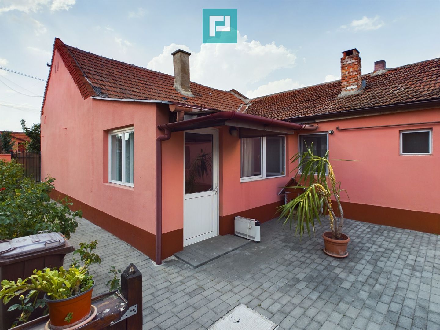 Casă cu 7 camere și 2 băi in Grădiște - Poză 20