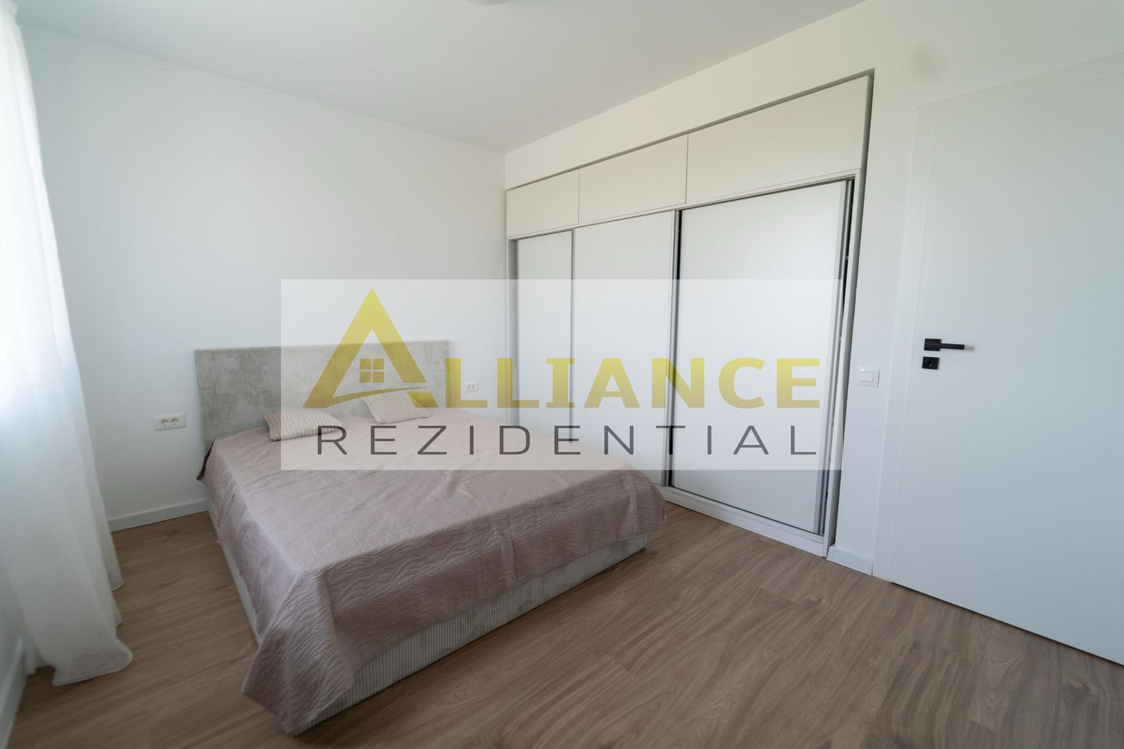Vila de vanzare-4 camere-2 bai - Poză 17