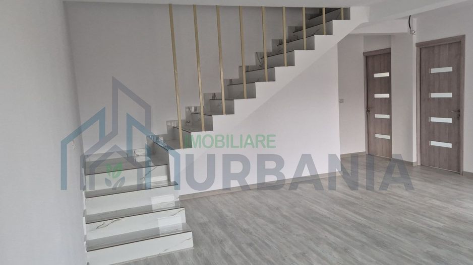 Casa Ciurbesti cu scara interioara si placa de beton! - Poză 3