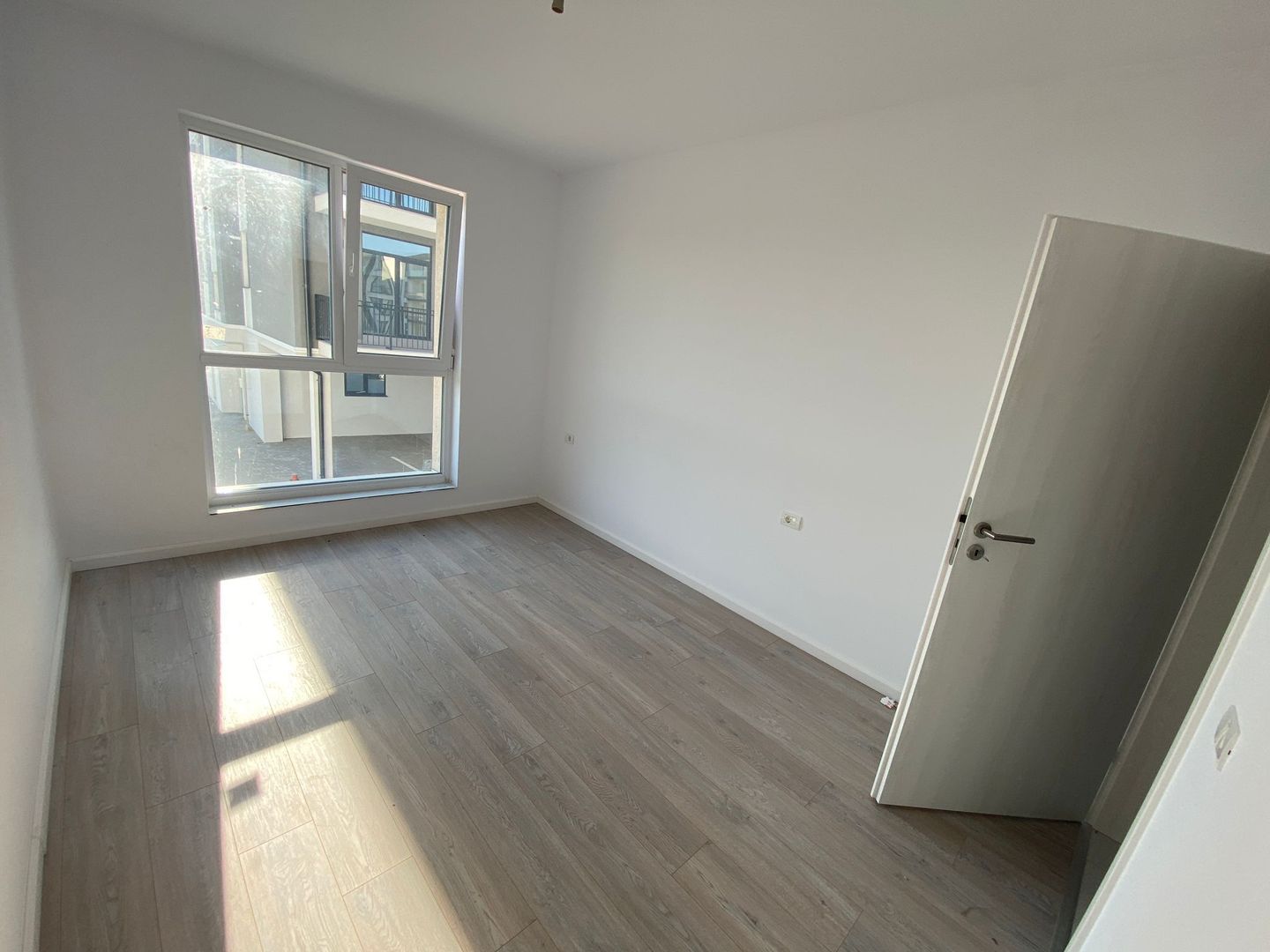 Giroc-Neptun | 3 Camere  | Decomandat | Lift | Disponibil imediat - Poză 5