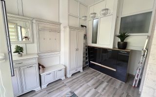 Apartament  deosebit amenajat LUX  boxa curte acces auto CENTRAL - Poză 9