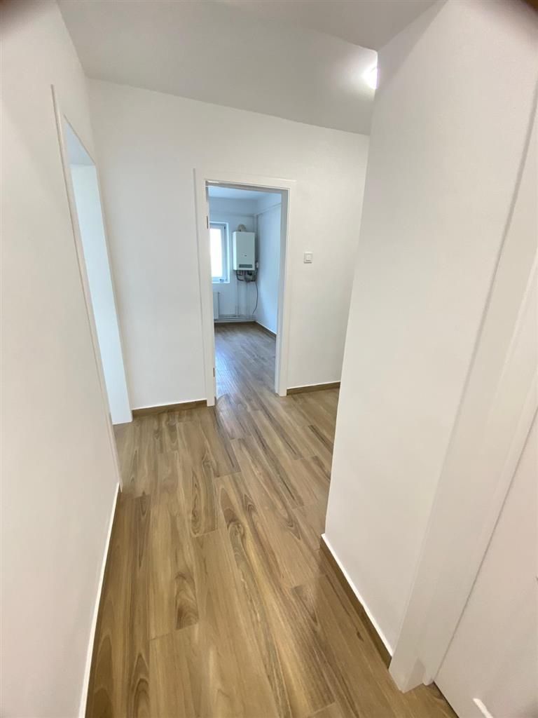 Etaj 1 4 camere  Complexul Studentesc-aproape de Sala Olimpia - Poză 23