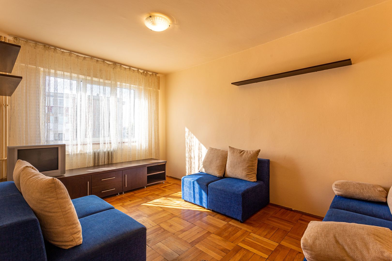 Ap cu 4 camere, la etajul 3, zona Kaufland, Banu Mărăcine - Poză 3