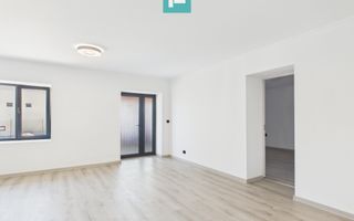 Casă cu 4 camere și teren de 738 mp - Șimand - Poză 6