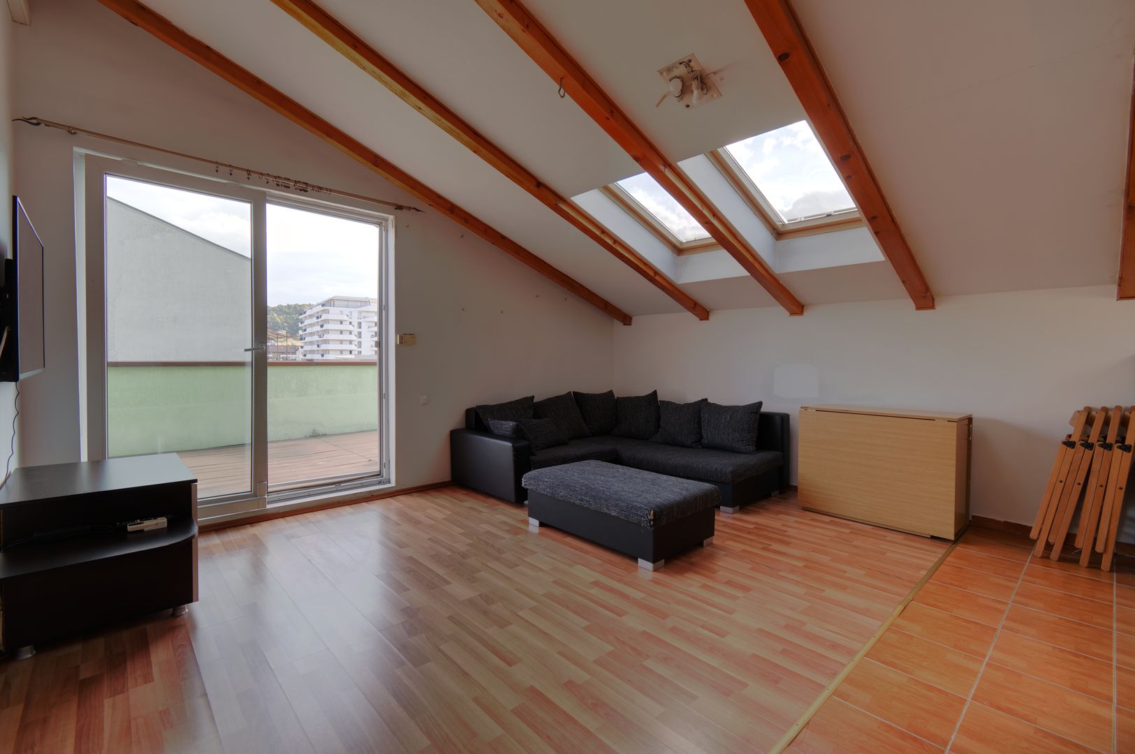 Apartament 2 camere de vanzare Floresti - Poză 3