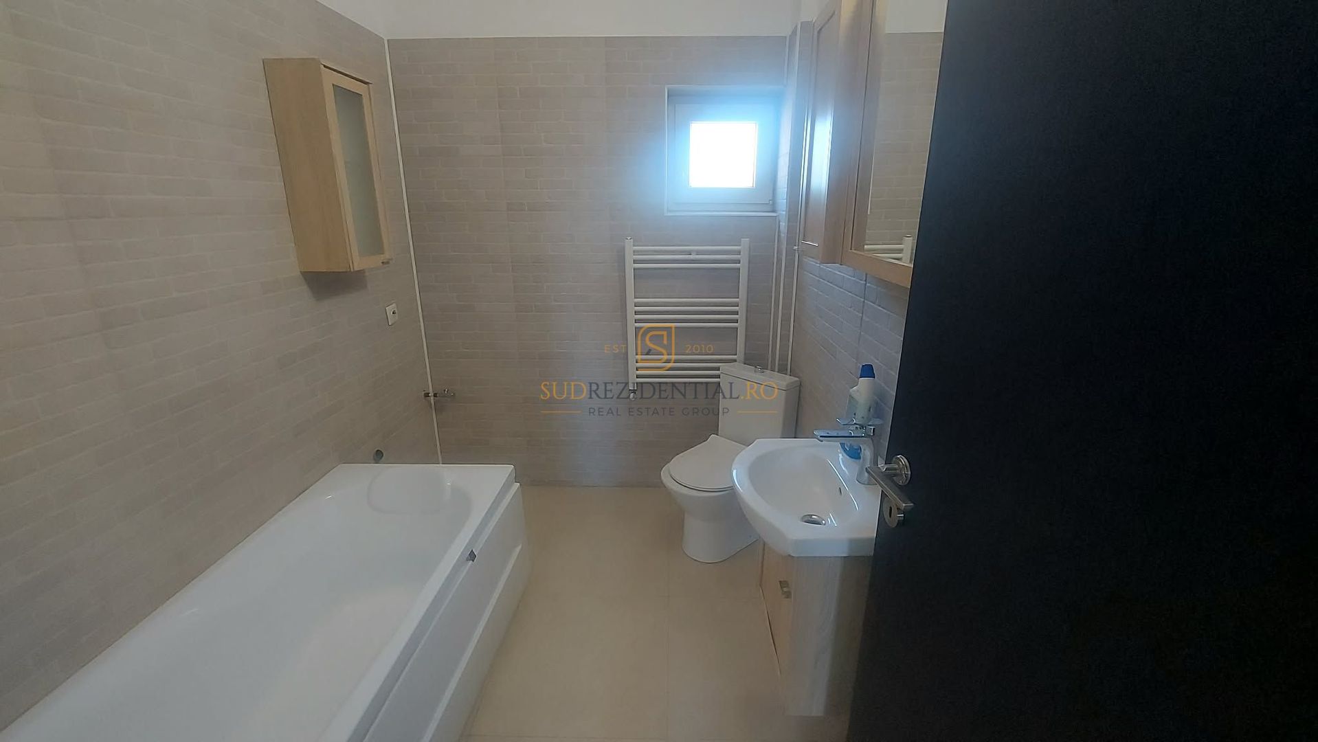 Vila duplex, semimobilata,3 camere, bucatarie inchisa,Comuna Berceni - Poză 21
