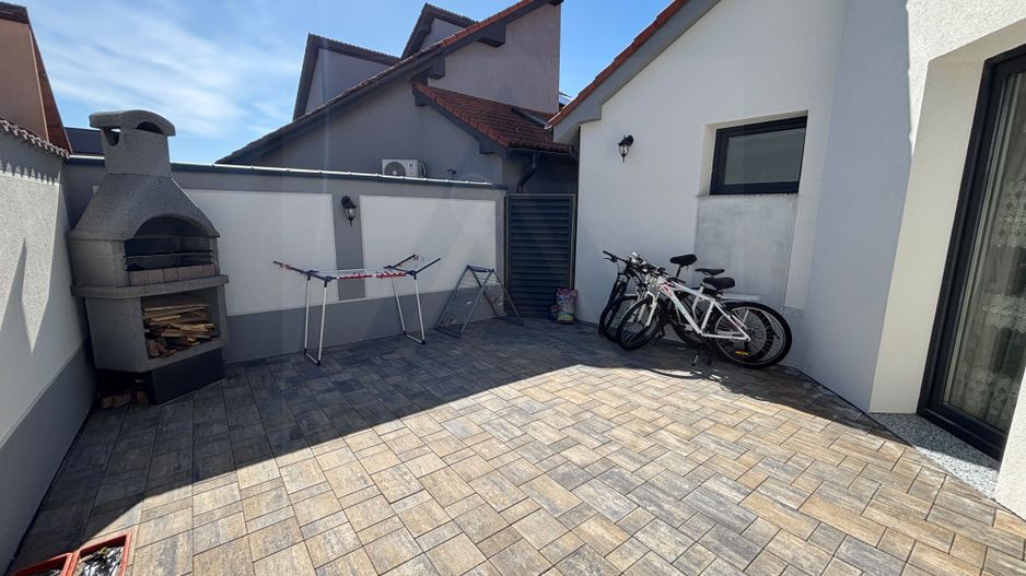 Casa individuala ultrafinisata 200 mp utili si teren 462 mp  Selimbar - Poză 5