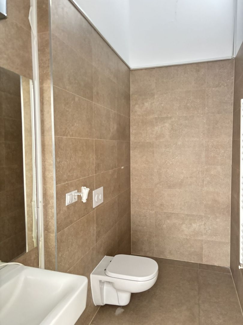 DE ÎNCHIRIAT – Spațiu comercial 102 m² – Coresi Avantgarden (Kasper) - Poză 3