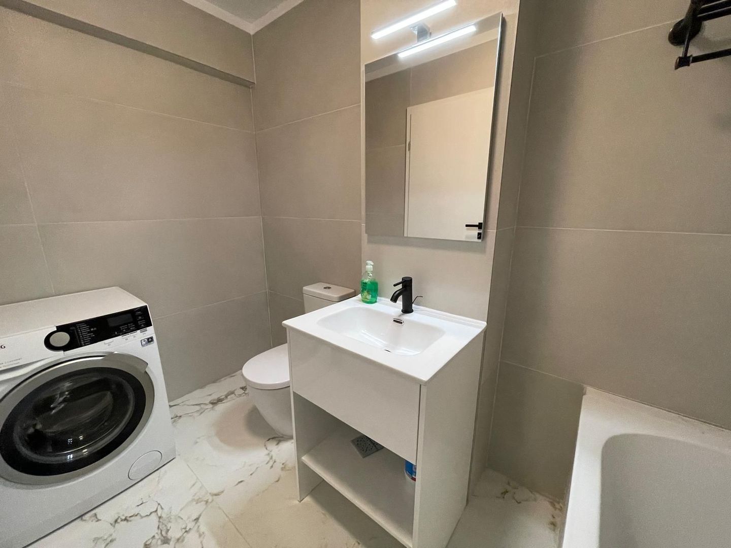 AP. 2 CAMERE SUN ROYAL VIEW, BLOC NOU, METROU 10 MINUTE, MODERN - Poză 7