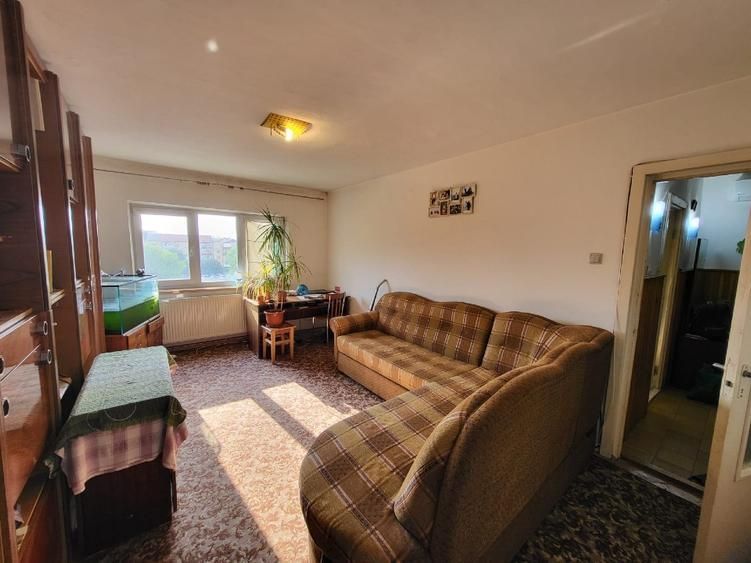 Soarelui-Gen 30 | 2 Camere | Decomandat | Necesita renovare - Poză 2