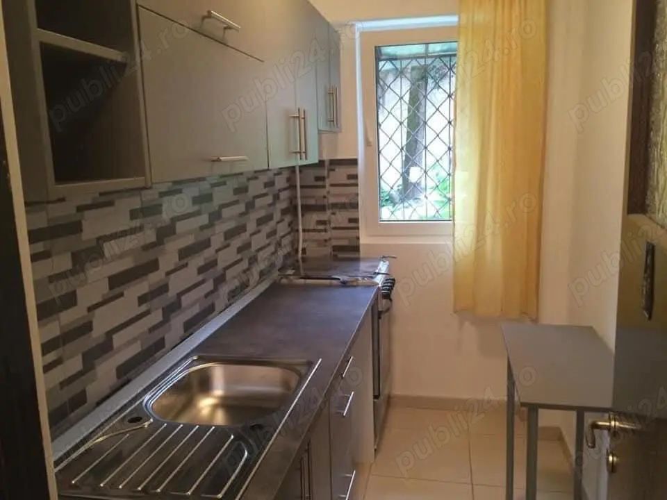 APARTAMENT COCHET ZONA PIATA VICTORIEICOMISION 0 CUMPARATOR - Poză 2