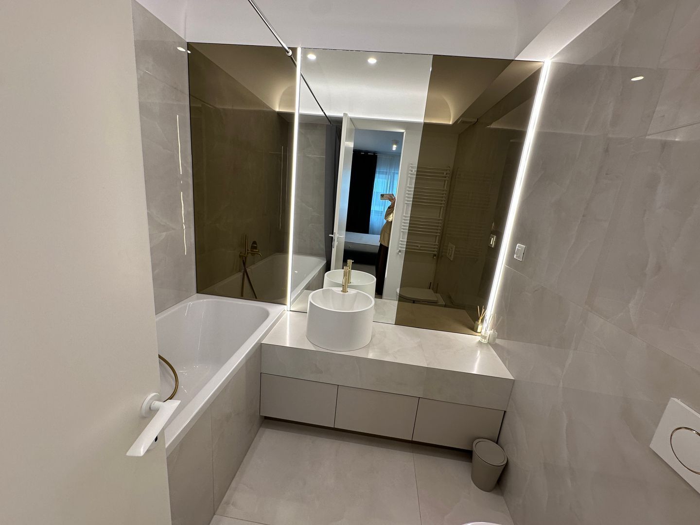 INCHIRIERE APARTAMENT 3 CAMERE - PARCARE INCLUSA - ZONA PIPERA - Poză 8