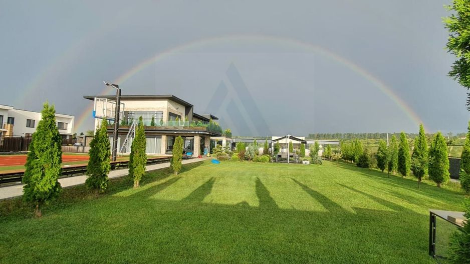 Vila ultrafinisata 550 mp utili si 2000 mp teren amenajat in Sibiu - Poză 16