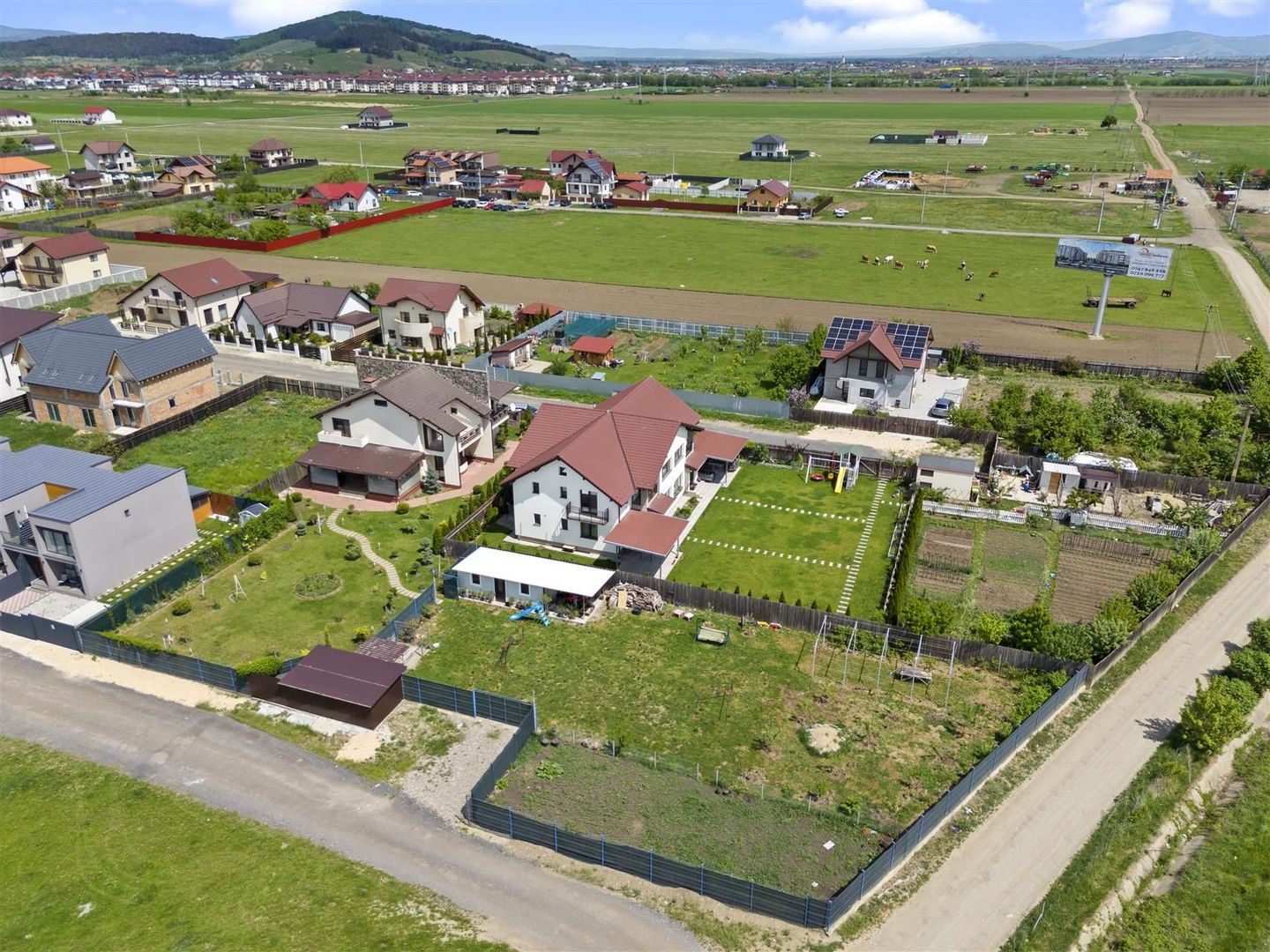 Comision 0% Vila superba in Sanpetru  5 camere si teren de 1644 mp - Poză 3