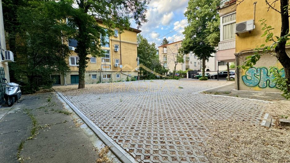 Teren intravilan ***414mp*** // Primaverii - Poză 1