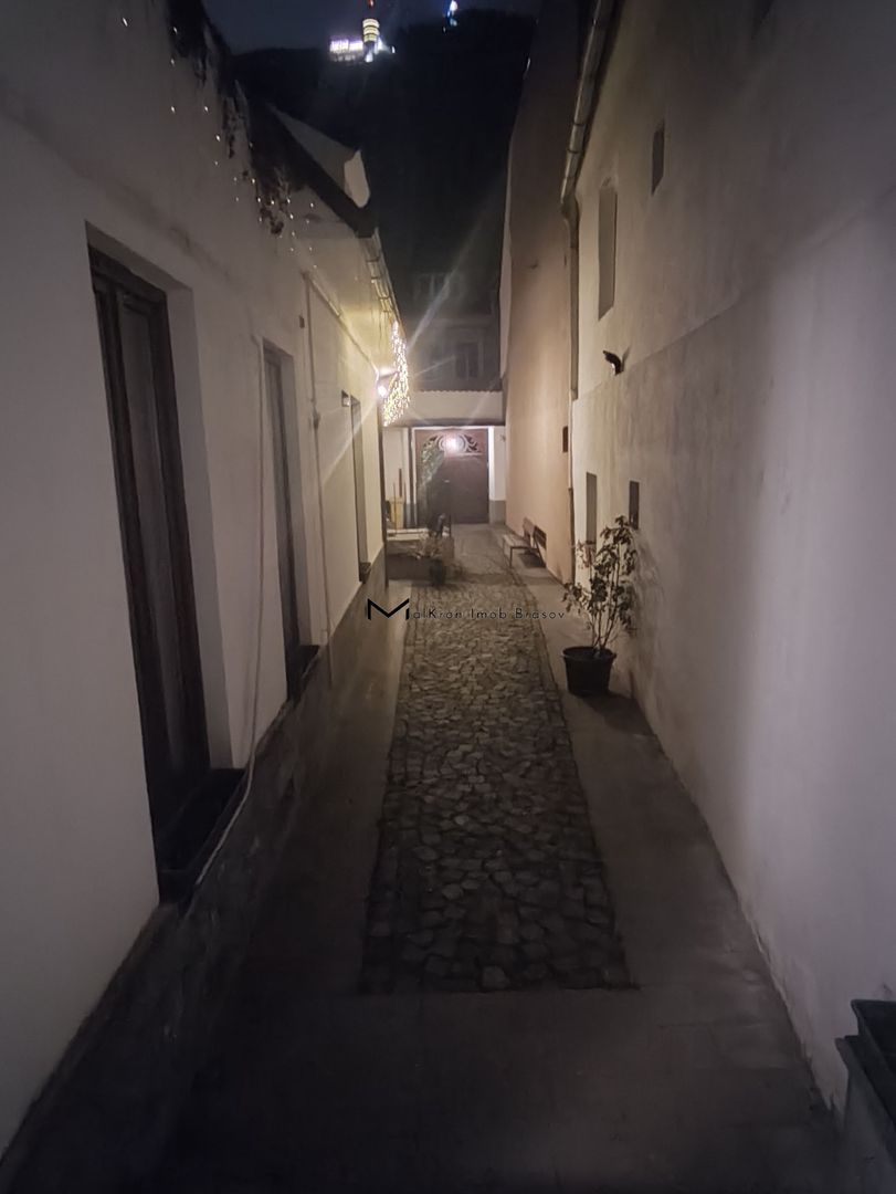 Imobil deosebit de vânzare în Centrul Vechi al Brașovului - Poză 6