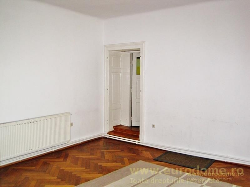 Casa cu teren de 256mp in centrul istoric al Brasovului - Poză 13