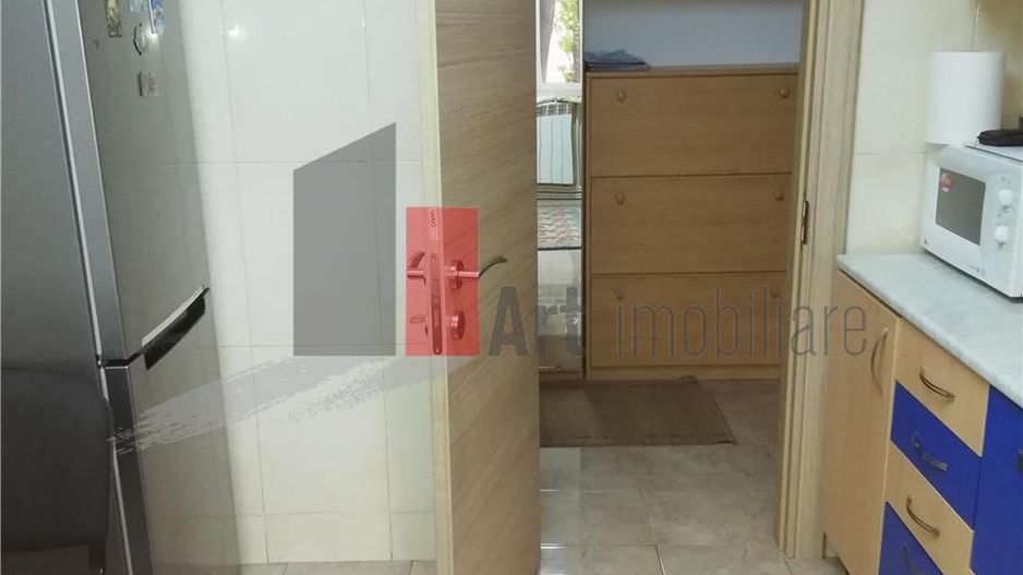 Vânzare apartament semidecomandat 4 camere cu centrală Bd. Obregia - Poză 6