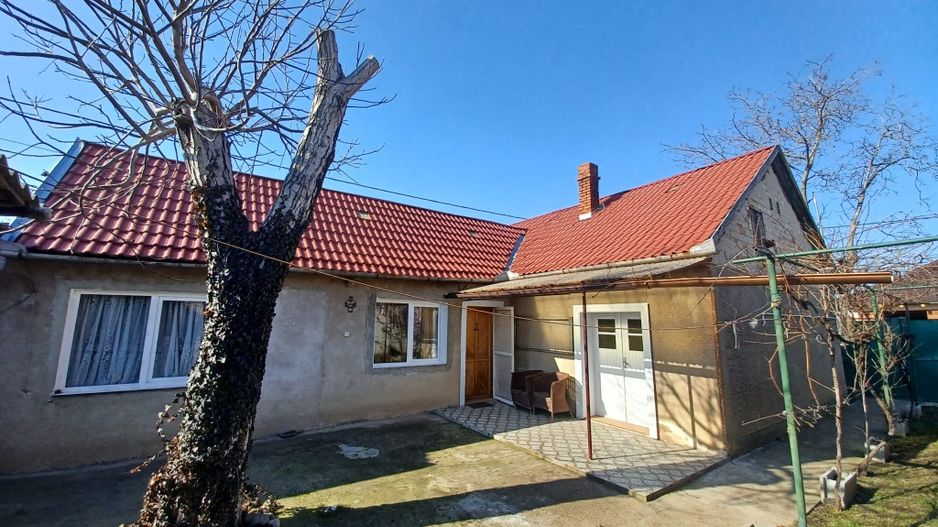 Casă Episcopia, teren 700 mp. 97 500 E (neg). Comision 0. - Poză 1